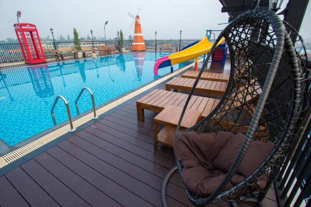 สระว่ายน้ำที่อยู่ใกล้ ๆ หรือใน B-your home Hotel Don Mueang Airport Bangkok