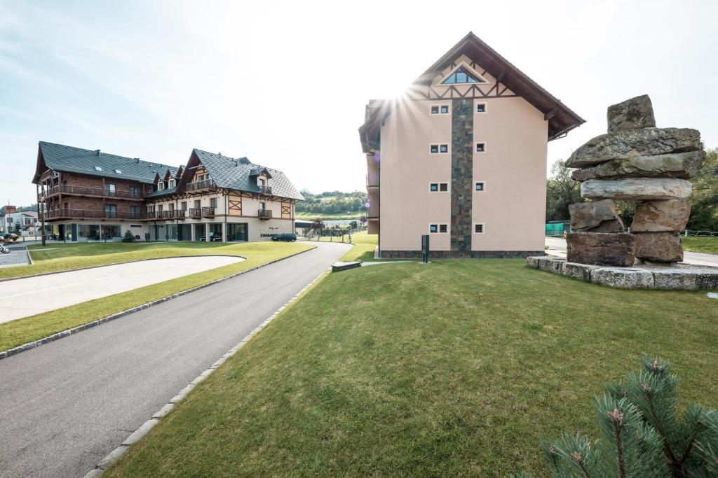 Budova, kde se aparthotel nachází