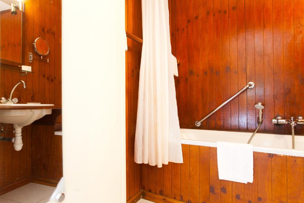 Koupelna v ubytování Hotel Macchia e Mare