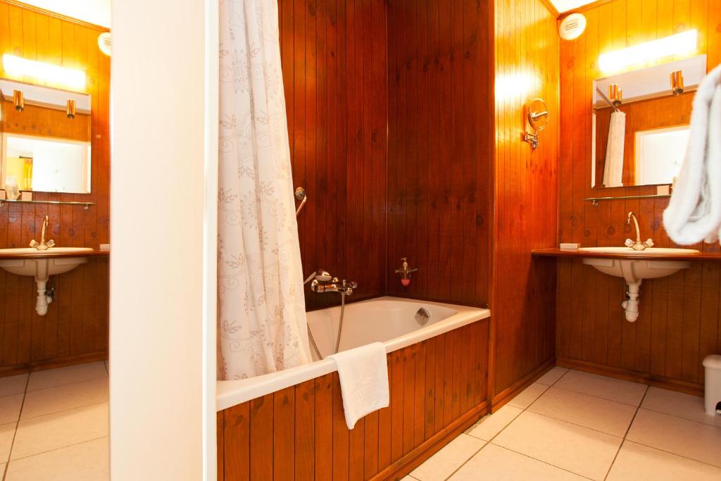 Koupelna v ubytování Hotel Macchia e Mare