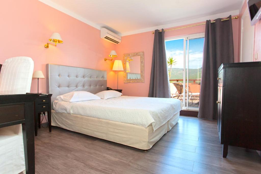 Postel nebo postele na pokoji v ubytování Hotel Macchia e Mare