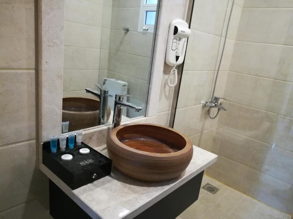 Koupelna v ubytování Tanuf Residency Hotel