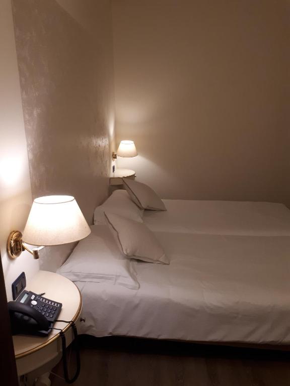 A bed or beds in a room at Cà Doge