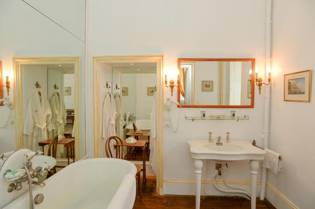 Chateau de Canisy - Deluxe Double Or Twin Room