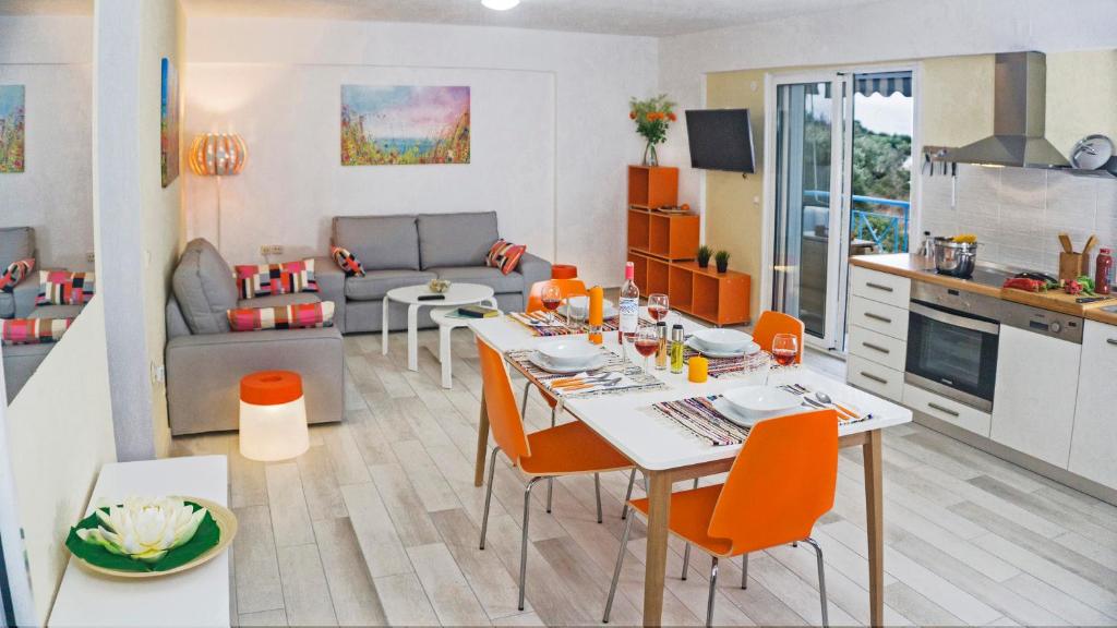 Kuchyň nebo kuchyňský kout v ubytování Gerakina Skala Holiday Houses