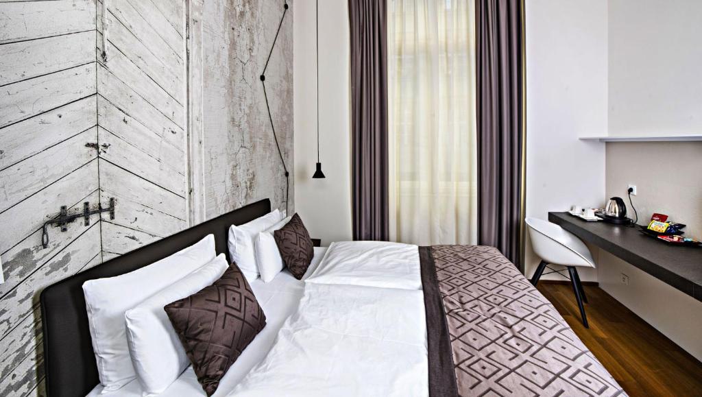 Hotel Golden Crown - 5