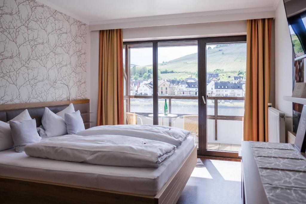 Mayer's Weinhotel - 1