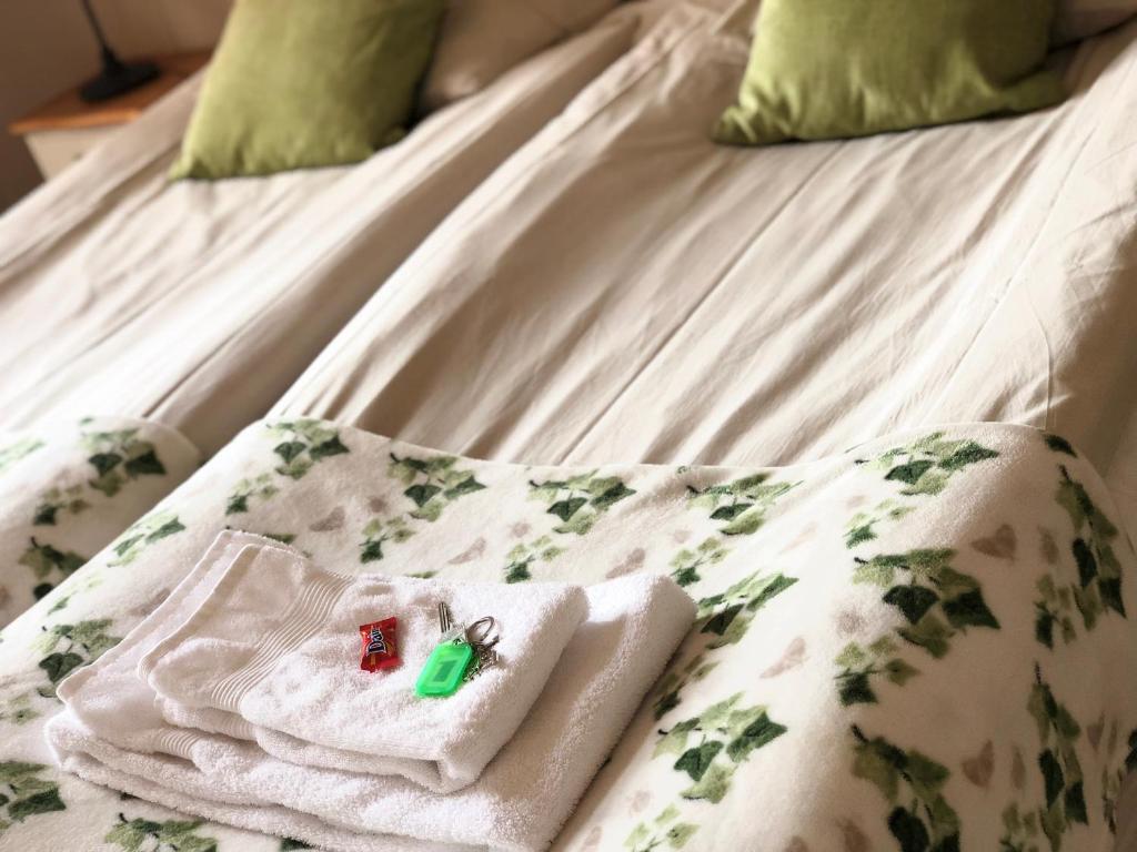 Postel nebo postele na pokoji v ubytování Järnvägshotellet