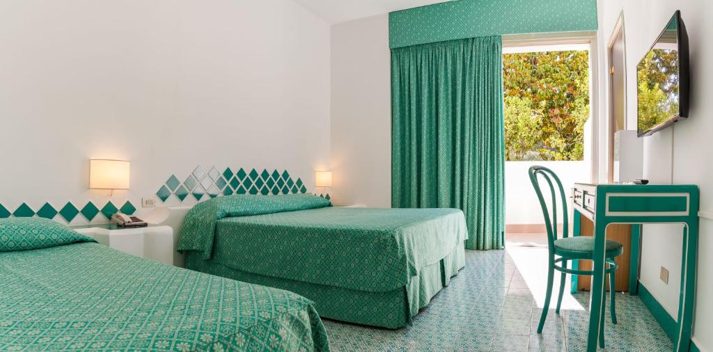Łóżko lub łóżka w pokoju w obiekcie Hotel Torre Oliva