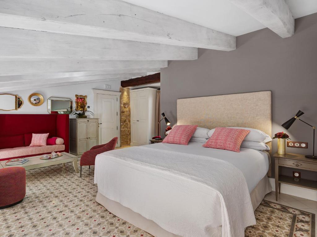 Postel nebo postele na pokoji v ubytování Hotel Gloria de Sant Jaume