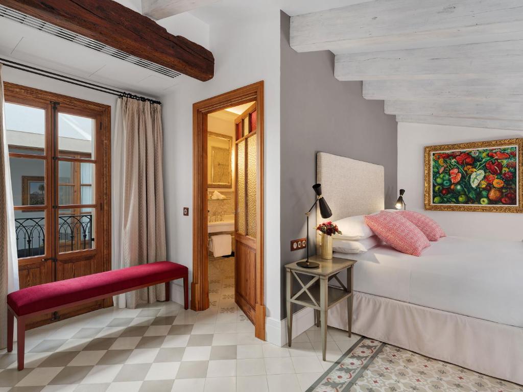 Postel nebo postele na pokoji v ubytování Hotel Gloria de Sant Jaume
