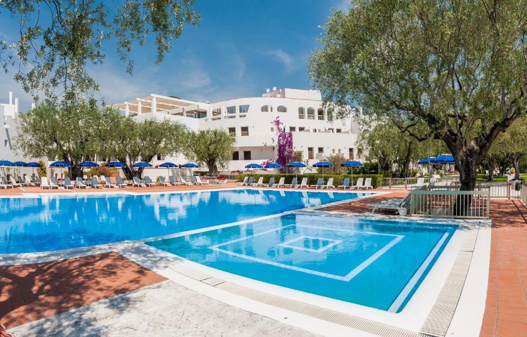 Basen w obiekcie Hotel Torre Oliva lub w pobliżu