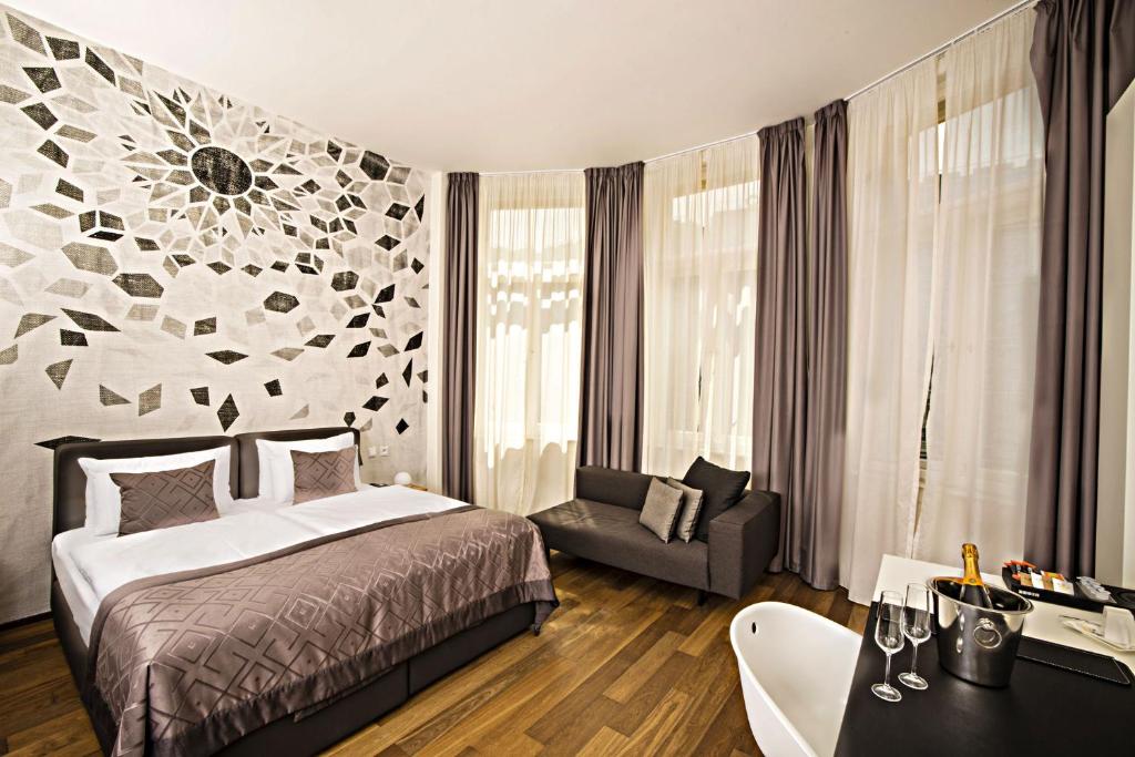 Postel nebo postele na pokoji v ubytování Hotel Golden Crown