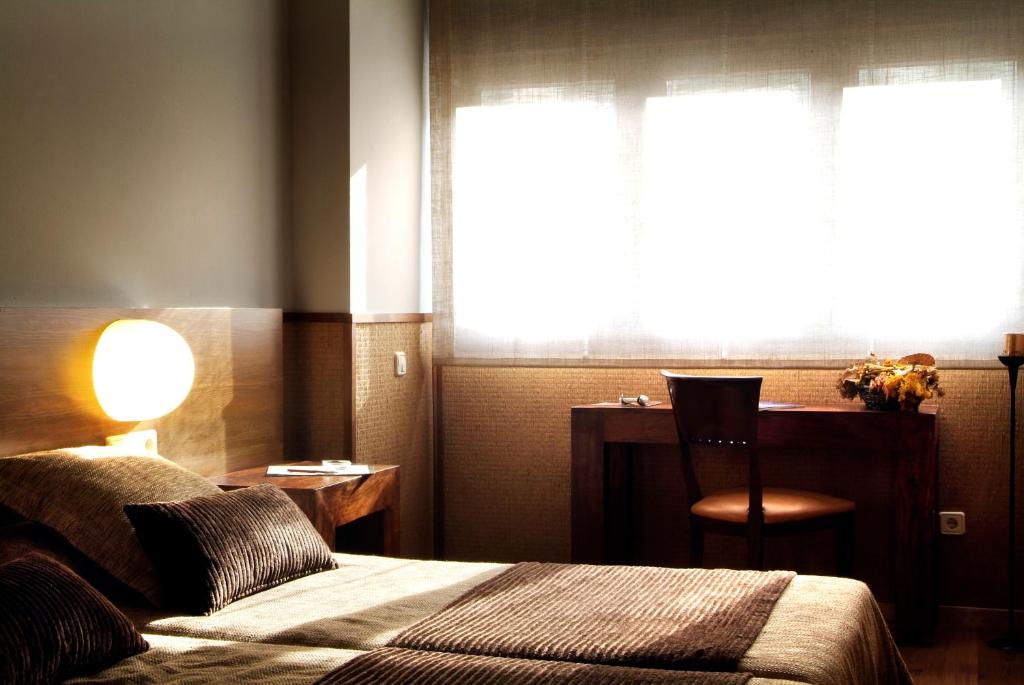 Postel nebo postele na pokoji v ubytování Hotel Els Caçadors de Ribes