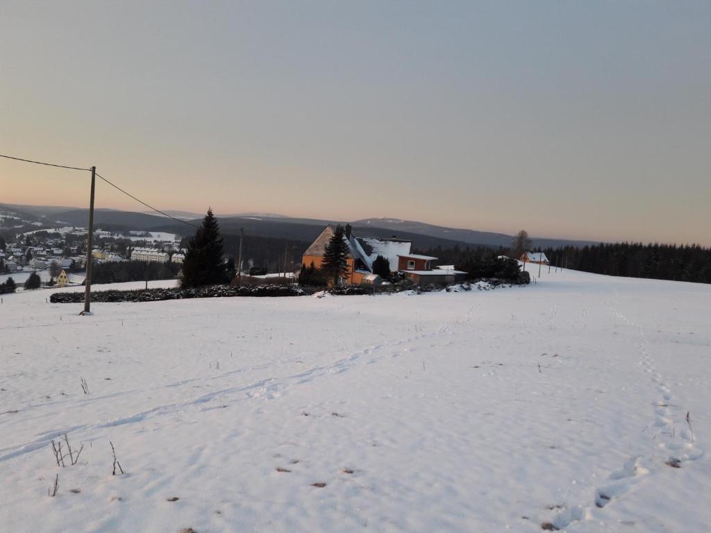 Fewo mit Fichtelberg und Keilbergblick v zimě