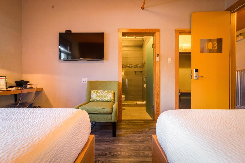 Postel nebo postele na pokoji v ubytování Adventure Hotel