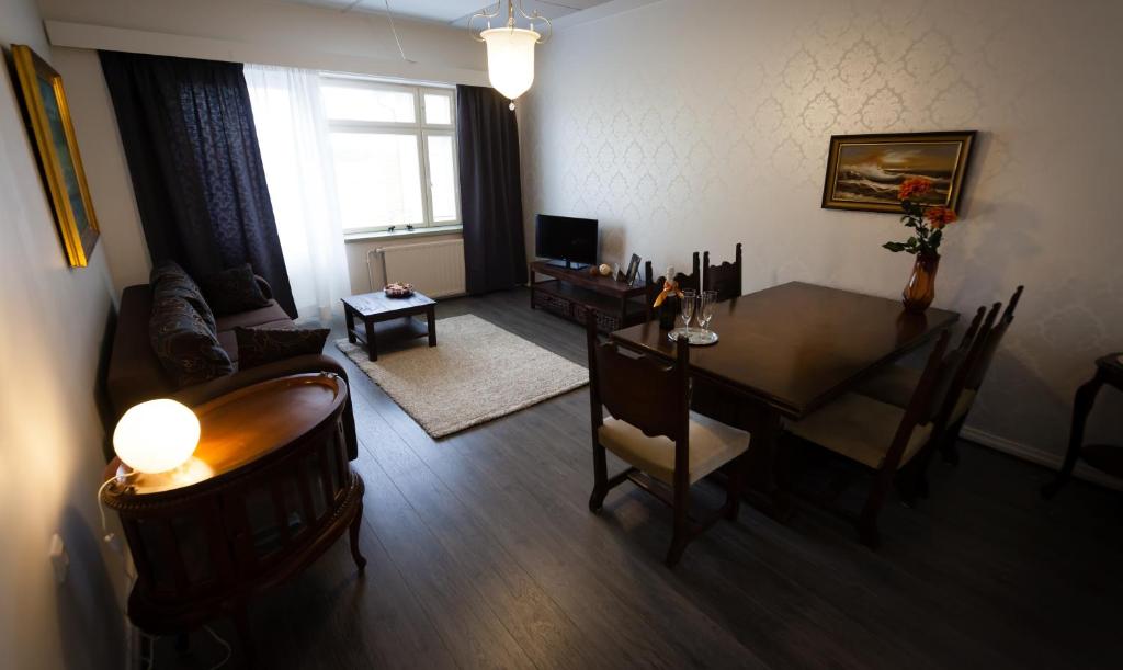 Yömyssy Apartments - Three-Bedroom Apartment With Private Toilet