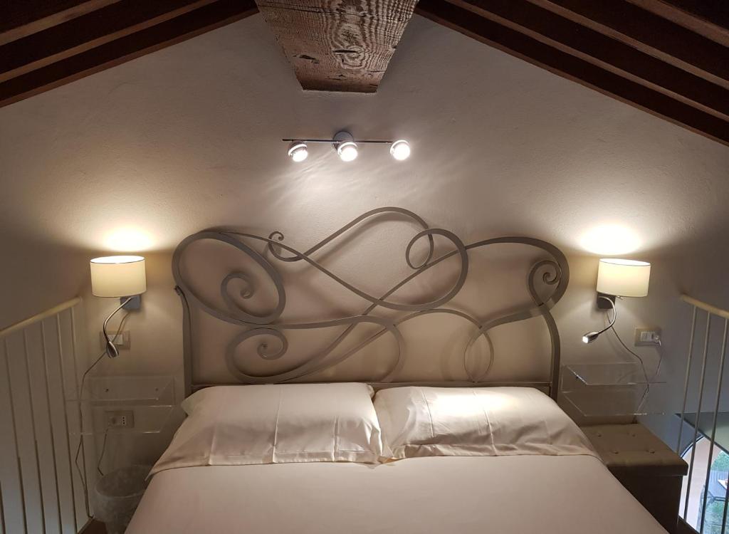 Łóżko lub łóżka w pokoju w obiekcie Relais Pacinotti Apartments