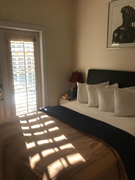 Letto o letti in una camera di New Orleans House - Gay Male Adult Guesthouse