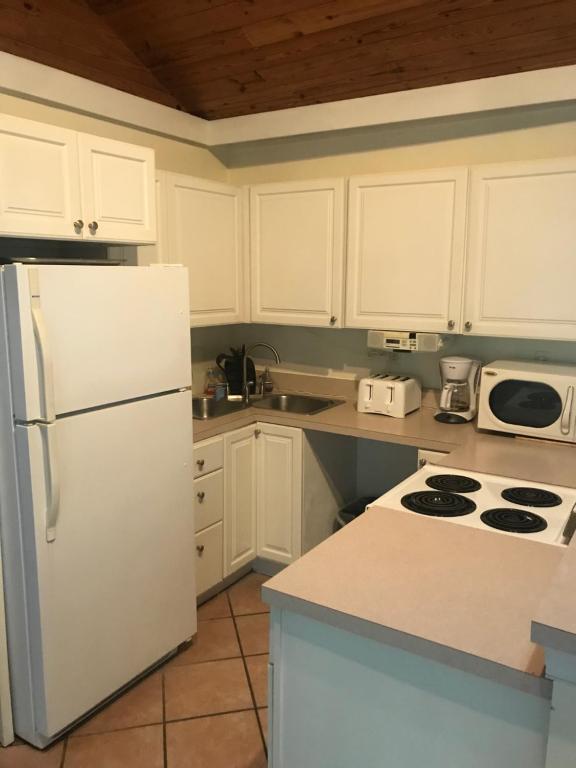 Cucina o angolo cottura di New Orleans House - Gay Male Adult Guesthouse