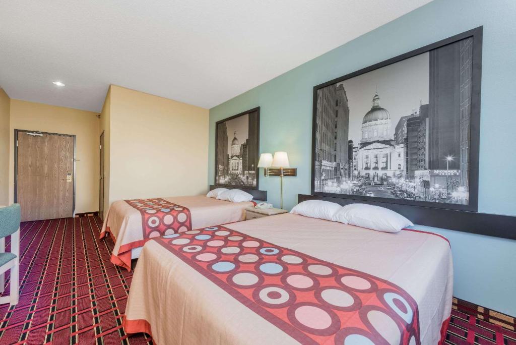 Super 8 by Wyndham Martinsville - Queen Room With Two Queen Beds - Non-Smoking