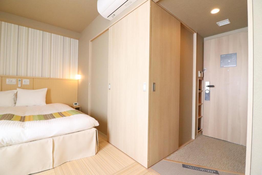 Postel nebo postele na pokoji v ubytování Hiyori Hotel Maihama