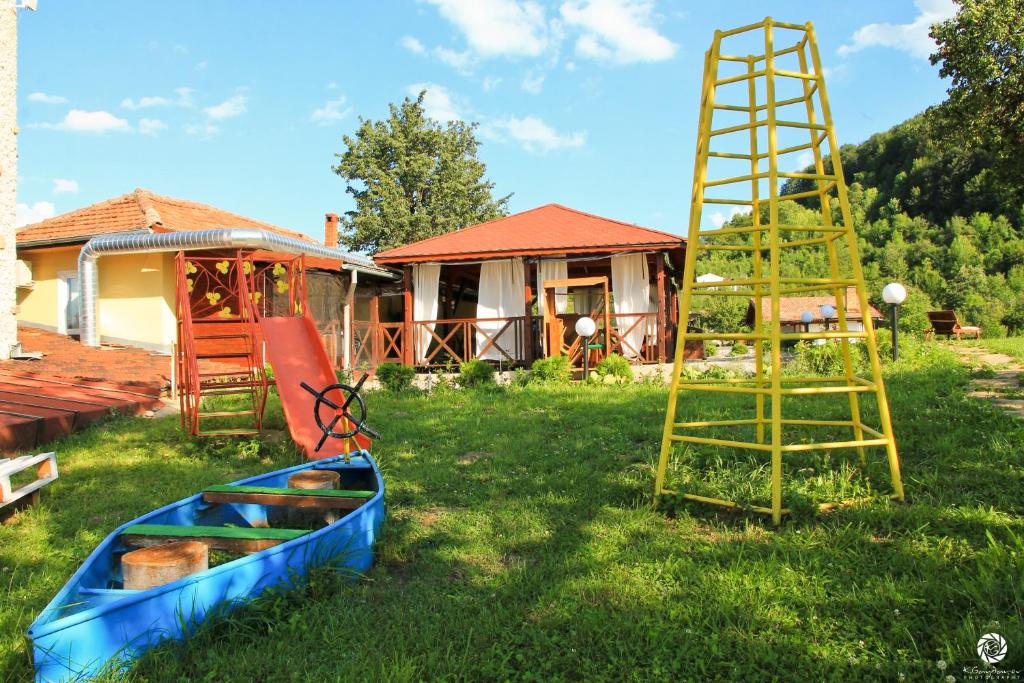 Herní místnost nebo prostor pro děti v ubytování Daskalov Bungalows