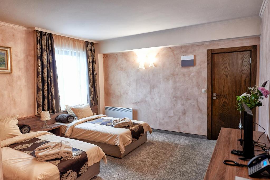 Postel nebo postele na pokoji v ubytování Platinum Image Hotel