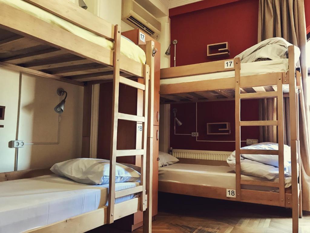 Envoy Hostel and Tours - Single Bed In 8-Bed Dormitory Room