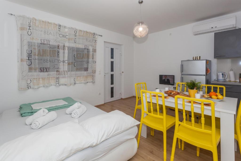 Kuchyňa alebo kuchynka v ubytovaní Apartment Dome