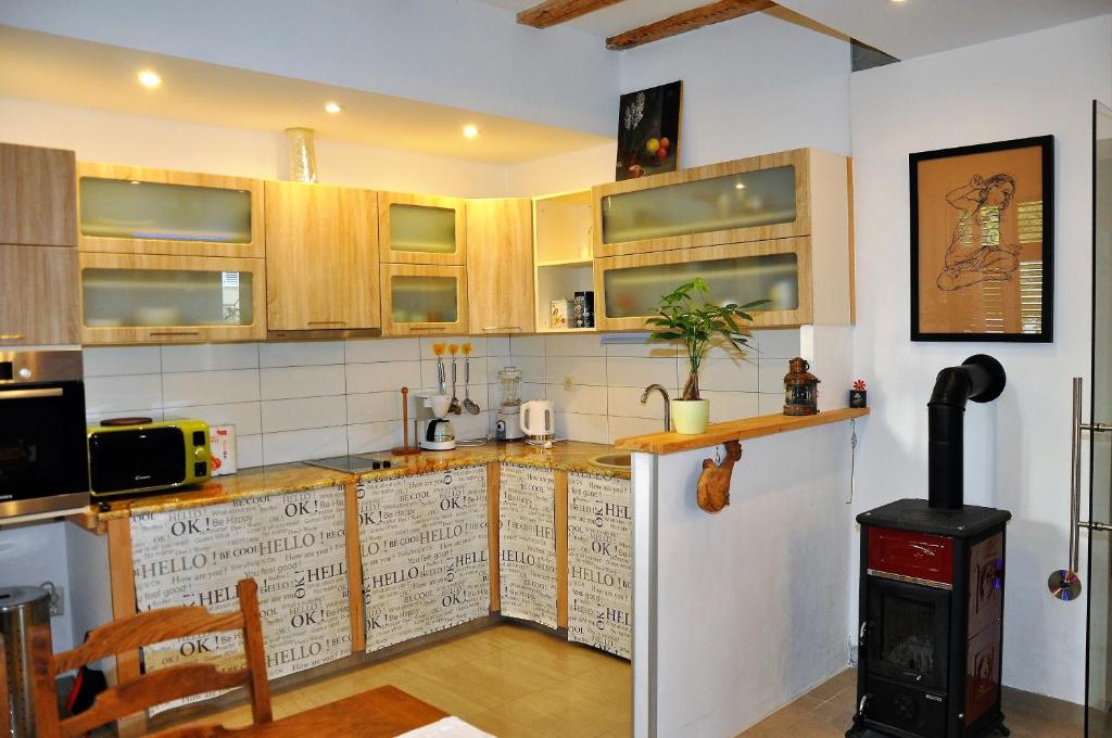Kuchyňa alebo kuchynka v ubytovaní Marta Sea Residence