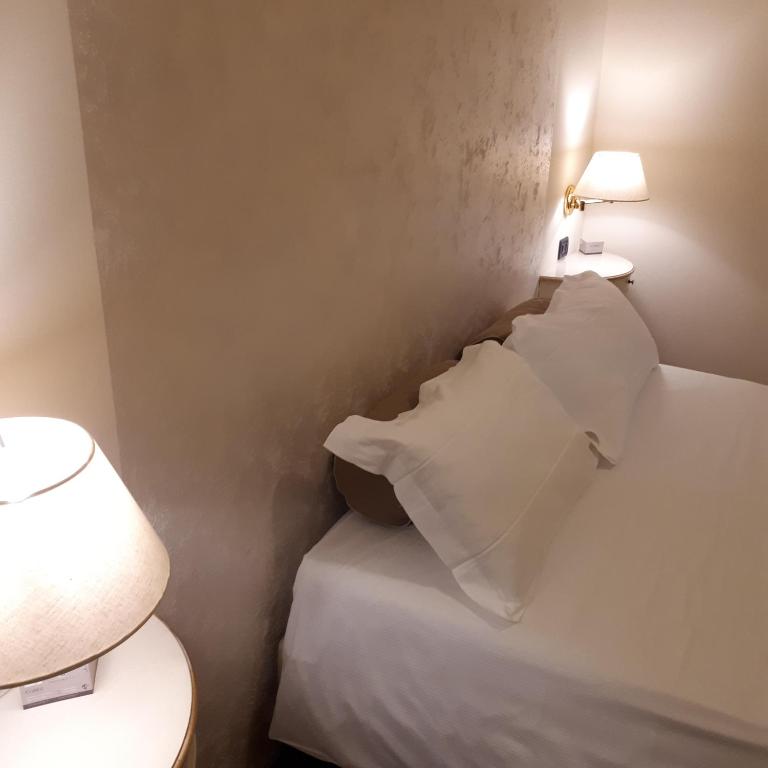 A bed or beds in a room at Cà Doge