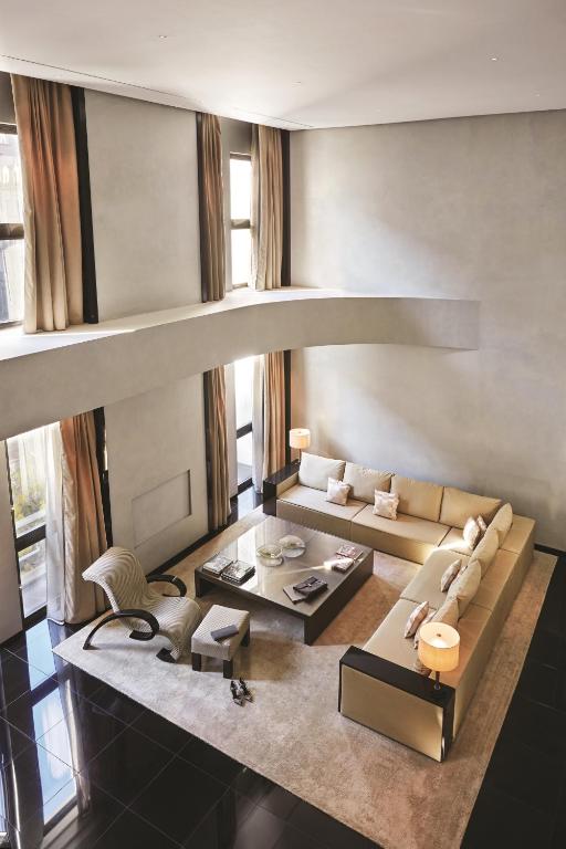 Posezení v ubytování Armani Hotel Milano