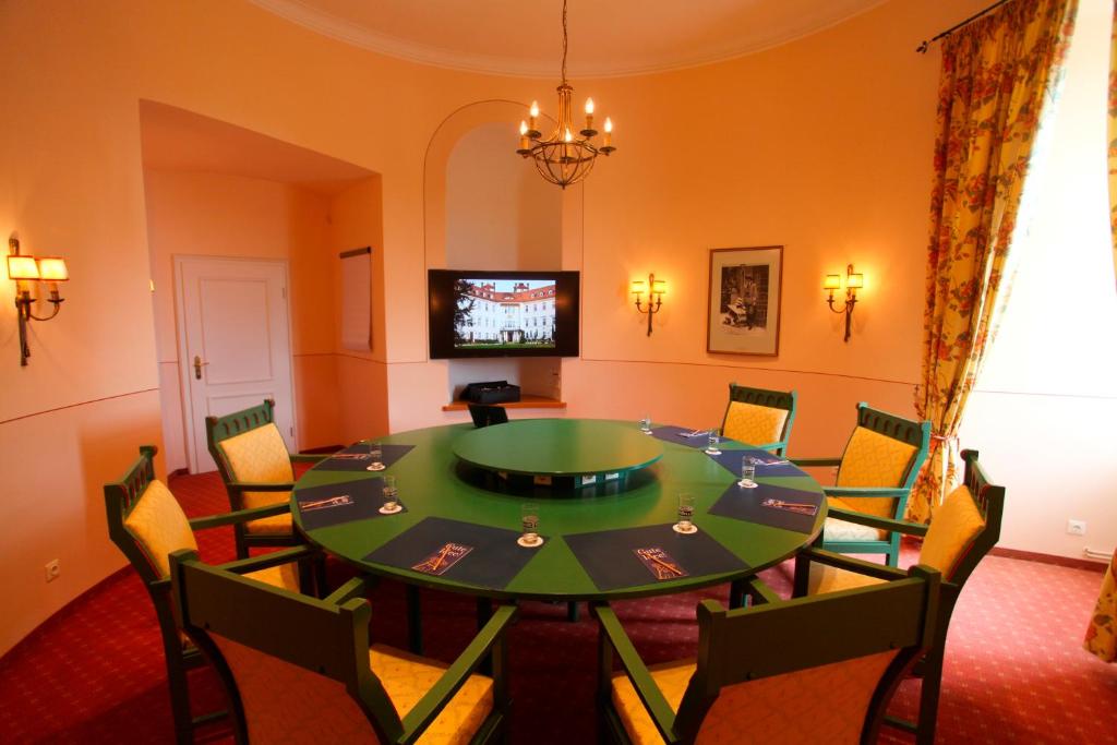 TV a/nebo společenská místnost v ubytování Schloss Lübbenau