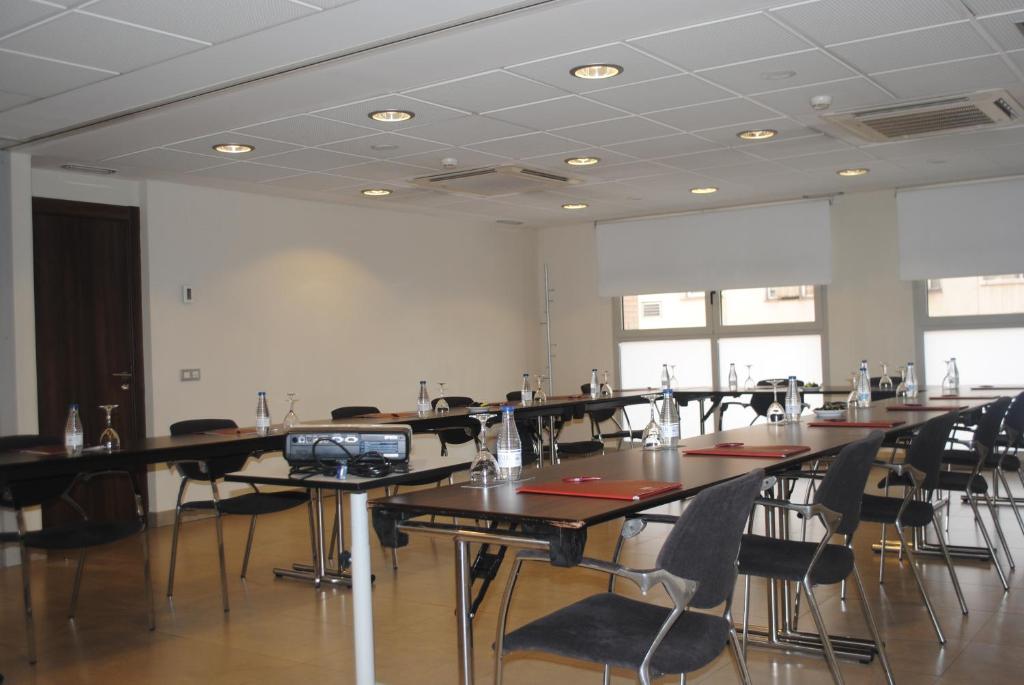 Suites Viena Plaza de España - Resim 25