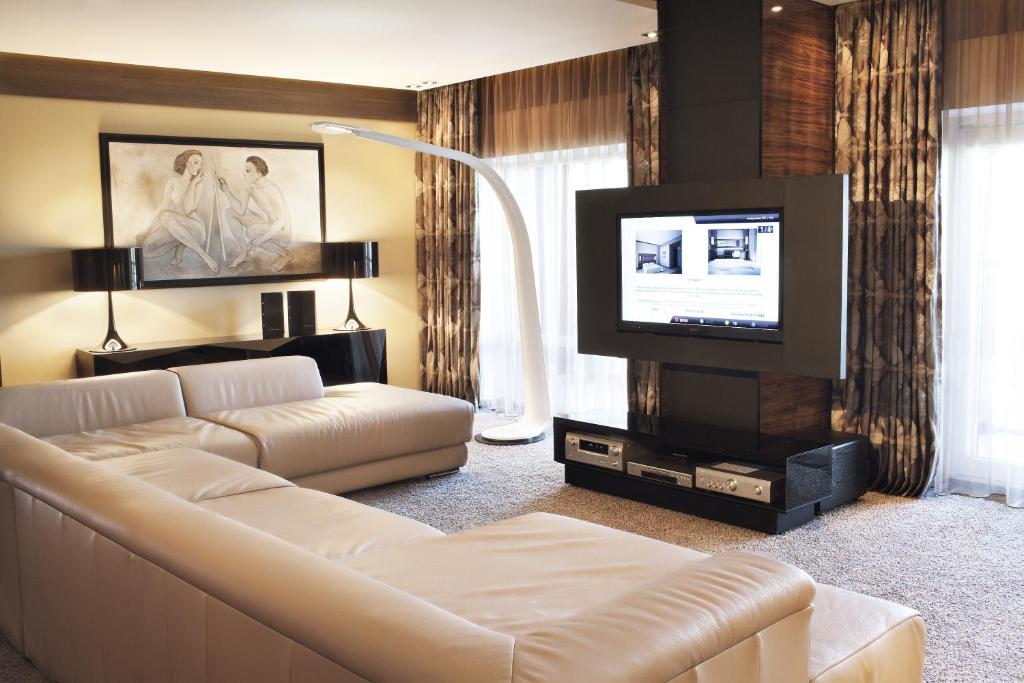 TV a/nebo společenská místnost v ubytování Mirotel Resort and Spa