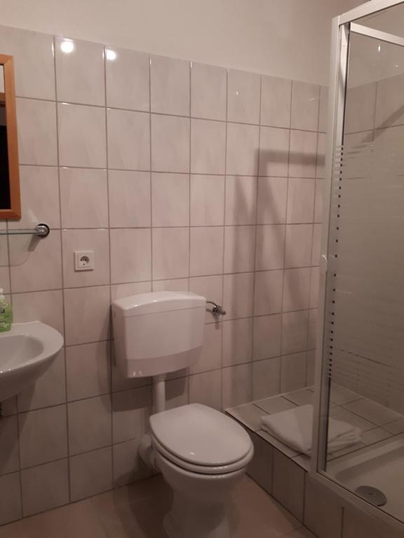 Koupelna v ubytování Herberg Die alte Schleuse