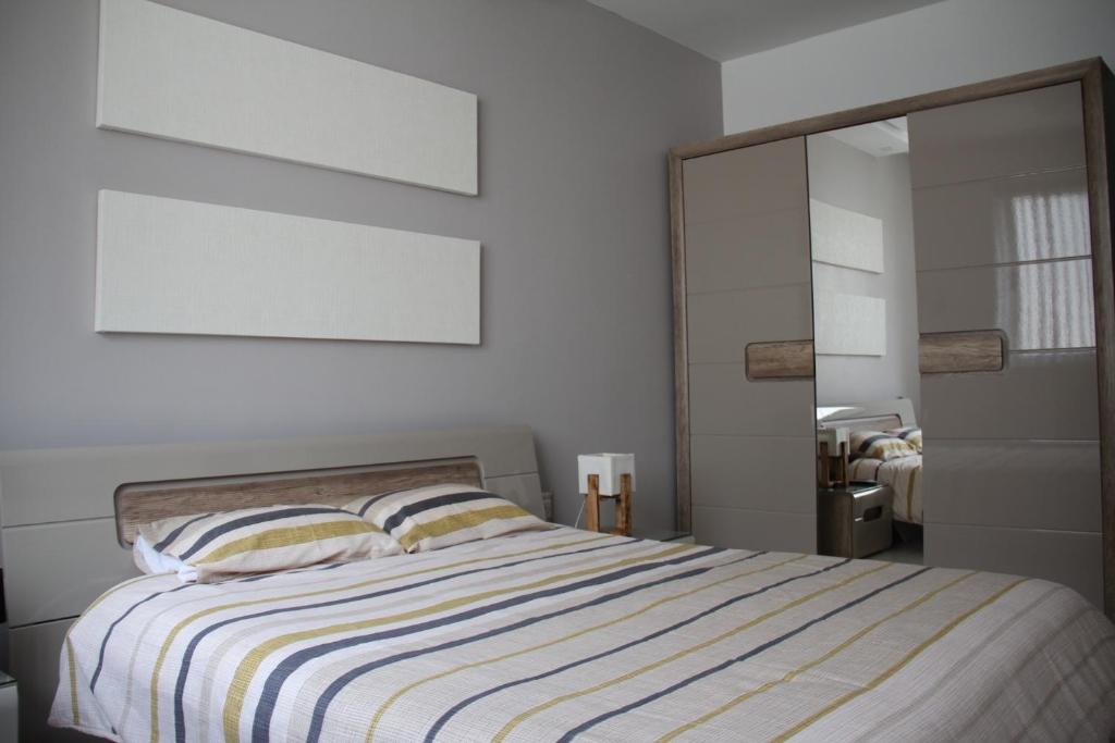 Postel nebo postele na pokoji v ubytování Marsascala Interlace Apartment with free parking