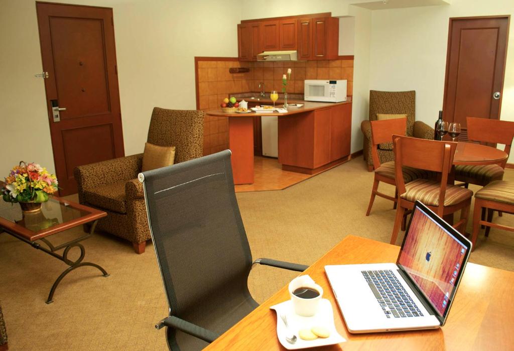 Sol de Oro Hotel & Suites - 业务双重