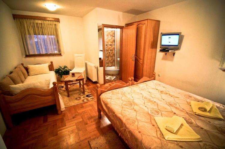 Voodi või voodid majutusasutuse Kod Ribiča toas