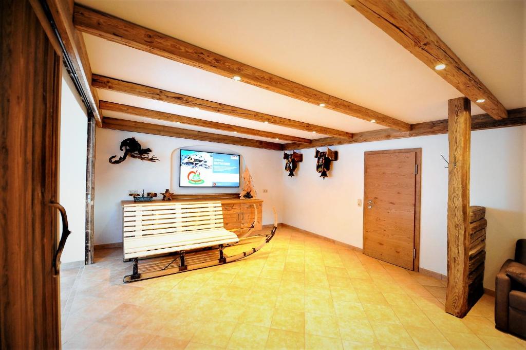 Televízia a/alebo spoločenská miestnosť v ubytovaní Appartement Berghof
