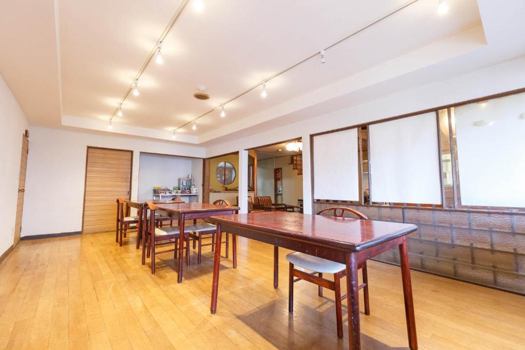 Posezení v ubytování 柏屋旅館＜シェアハウス&ゲストハウス＞