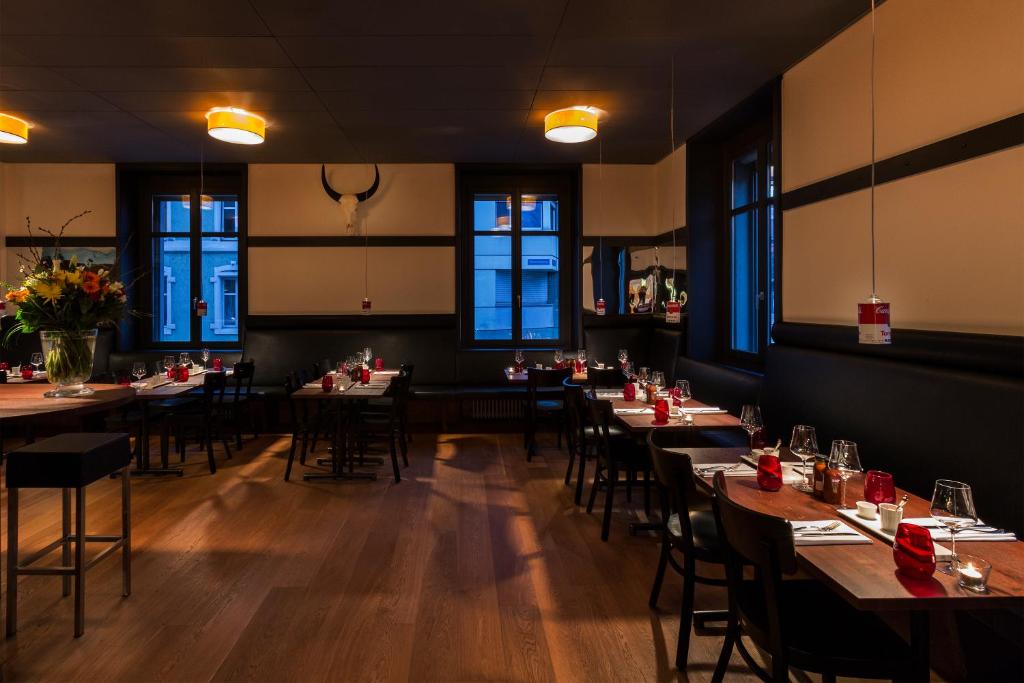 easyHotel Basel - self service and self check-in - Resim 3