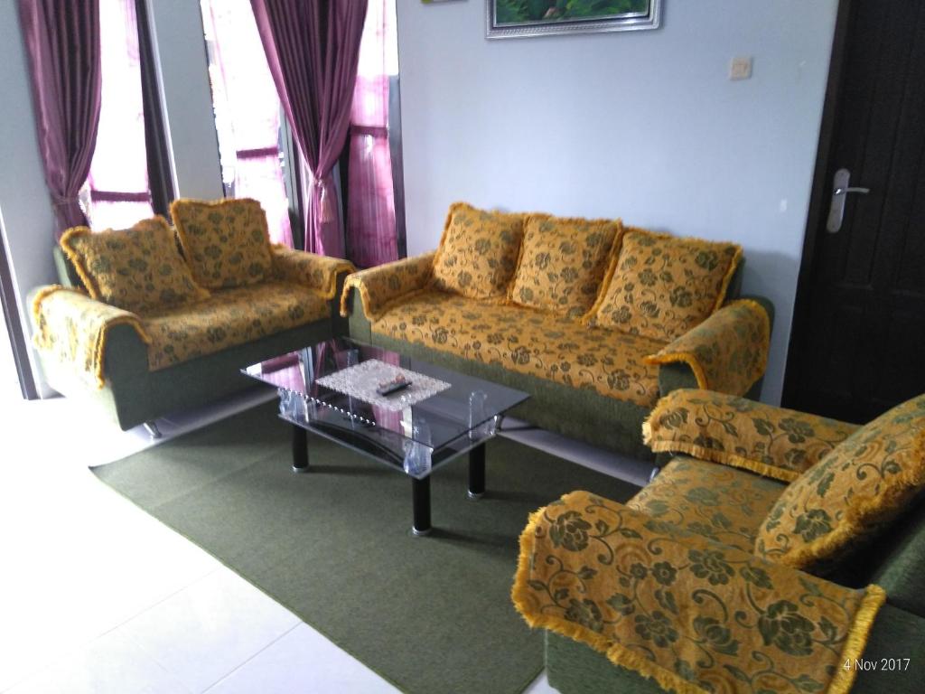 Istumisnurk majutusasutuses Villa Batu Safir