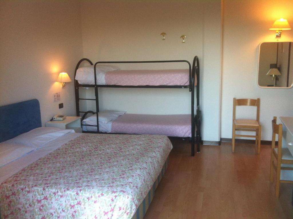Postel nebo postele na pokoji v ubytování Hotel Angiolino
