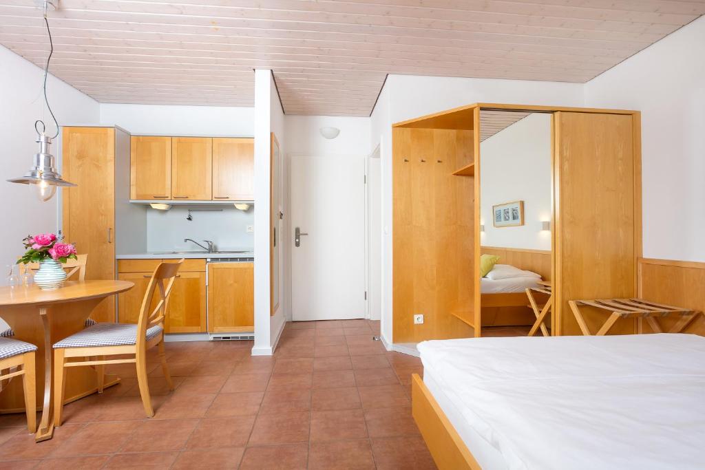 Kuchyň nebo kuchyňský kout v ubytování H.W.S. Hotel Der Wilde Schwan
