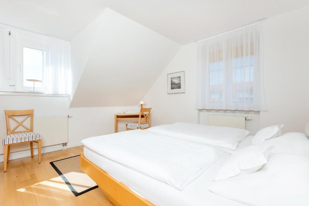 Postel nebo postele na pokoji v ubytování H.W.S. Hotel Der Wilde Schwan