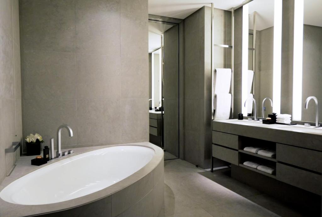Koupelna v ubytování Armani Hotel Milano