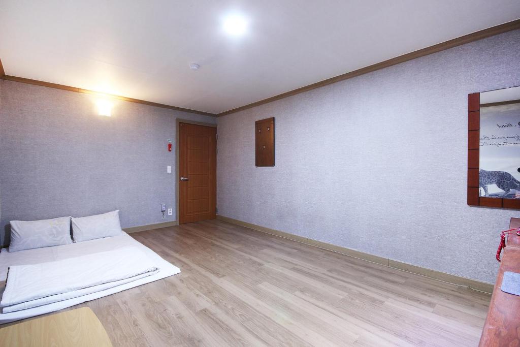 Postel nebo postele na pokoji v ubytování Happy Q Motel