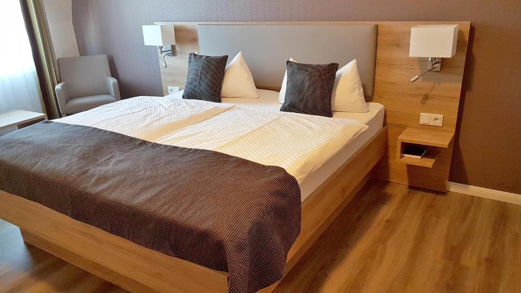 Postel nebo postele na pokoji v ubytování Hotel Prinz Heinrich